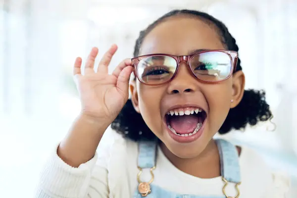 Store Portret Kind Enthousiast Voor Bril Lens Frame Schreeuw Optische — Stockfoto