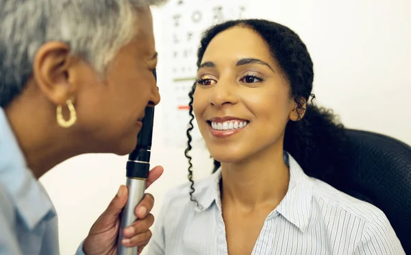 Woman Eye Care Medical Test Ophthalmoscope Check Glaucoma Ocular Consulting — Stock Photo, Image