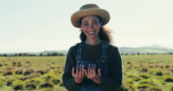 Agricultura Mujer Sonrisa Cara Con Tableta Agricultura Estrategia Para Captura — Vídeos de Stock
