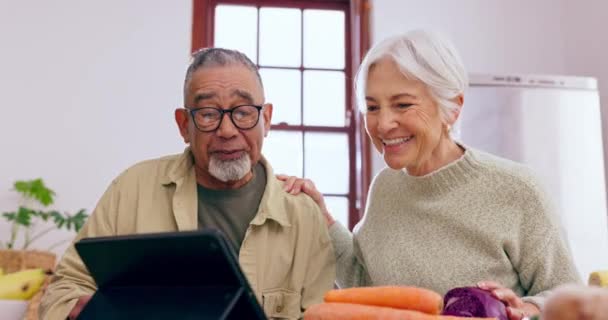 Cuisiner Apprendre Vieux Couple Avec Une Tablette Nourriture Pour Une — Video
