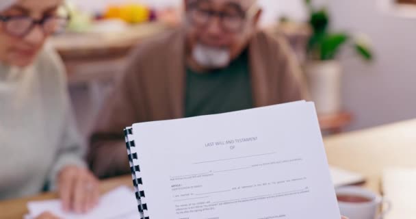 Idősek Utolsó Akarat Végrendelet Életbiztosítás Vagyonkezelés Nyugdíjazás Pénzügyek Papírjairól Párok — Stock videók