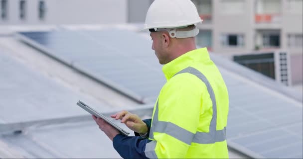 Ingeniería Hombre Tableta Para Paneles Solares Energía Ahorro Energía Electricidad — Vídeos de Stock