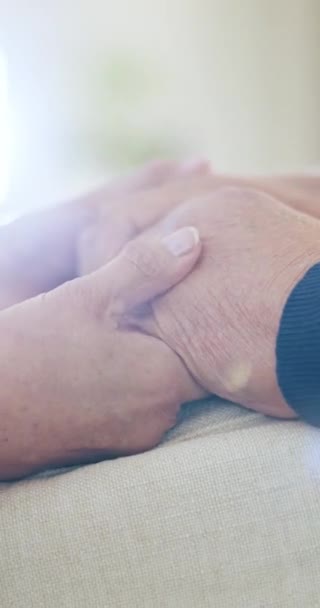 Руки Поддержка Сочувствие Пожилым Людям Уход Любовь Терапия Психическим Здоровьем — стоковое видео