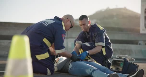 Urgence Soins Santé Personnes Sur Route Pour Blessure Accident Accident — Video