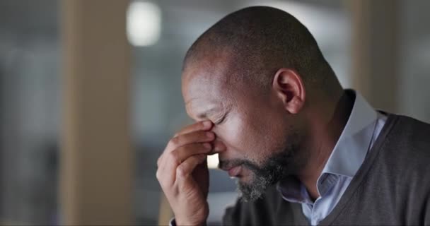 Uomo Nero Senior Mal Testa Stress Burnout Con Affare Fallire — Video Stock