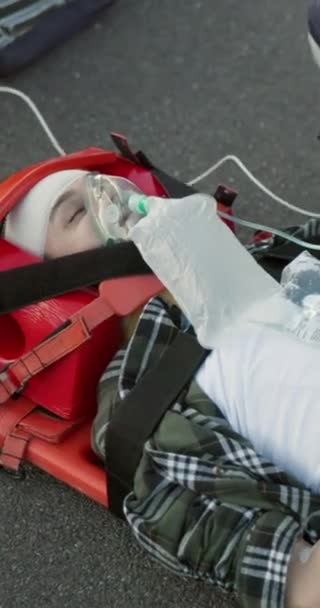 Emergency Injury Patient Oxygen Mask Road Accident First Aid Car — Stock Video