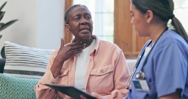 Consulta Asistencia Sanitaria Enfermera Con Paciente Residencia Ancianos Para Diagnóstico — Vídeos de Stock