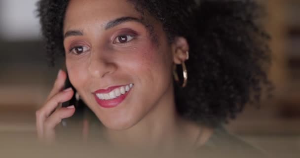 Mujer Negocios Llamada Telefónica Conversación Nocturna Para Negociar Establecer Contactos — Vídeos de Stock