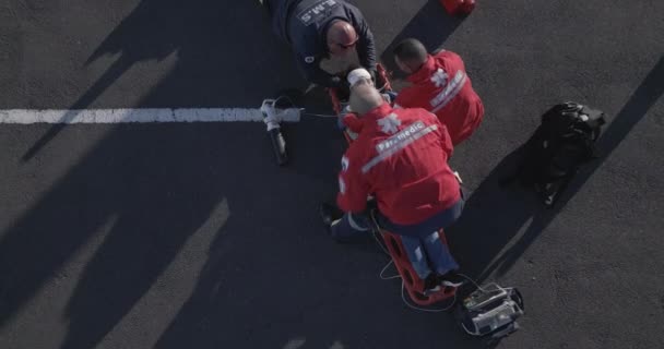 Noodgeval Ongeval Antenne Van Mensen Straat Voor Letsel Eerste Hulp — Stockvideo