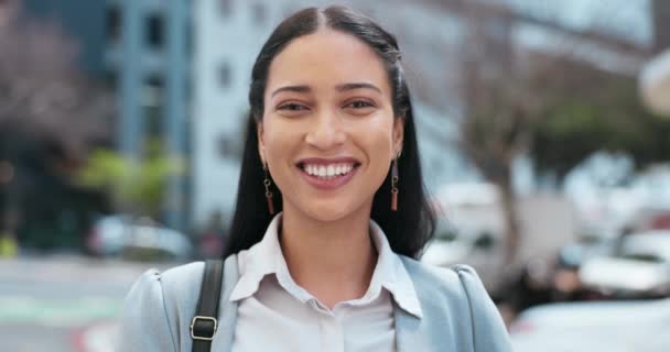 Sonrisa Negocio Retrato Mujer Ciudad Con Confianza Oportunidad Trabajo Emocionado — Vídeo de stock