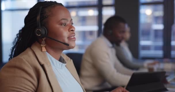 Call Center Büro Und Schwarze Frau Mit Kundenservice Verkaufsagent Und — Stockvideo