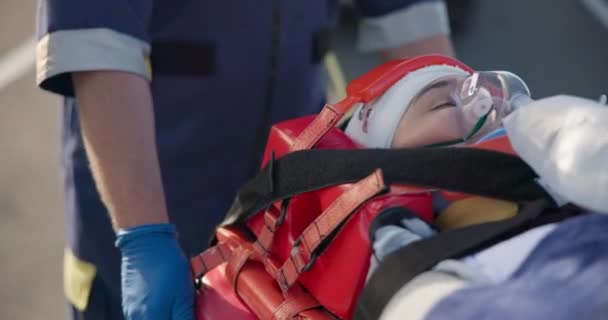 Paramedico Vittima Barella Con Servizio Emergenza Salvare Vita Ems Pronto — Video Stock
