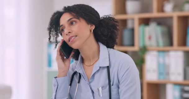 Phone Call Healthcare Woman Doctor Office Hospital Communication Conversation Cellphone — Stock Video