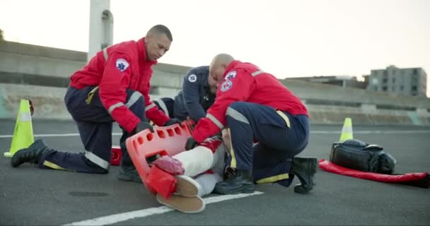 Yardım Ilk Yardım Sedyesi Acil Tıbbi Destek Kaza Yaralanma Yardımı — Stok video