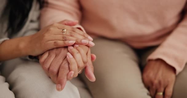 Mano Nella Mano Anziani Donne Con Empatia Sostegno Pensione Compassione — Video Stock