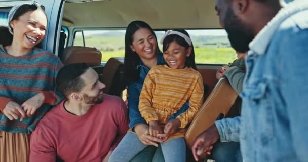 Multiraciální Rodina Mluvení Dodávka Výlet Užijte Konverzaci Cestování Ženou Mužem — Stock video
