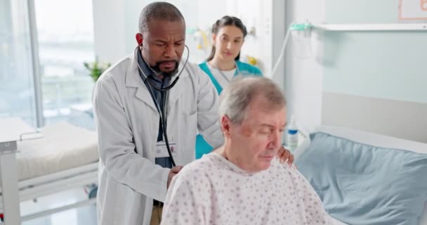 Patient Âgé Médecin Hôpital Avec Bilan Respiratoire Stéthoscope Pour Examen — Video