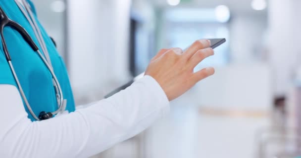 Orvos Személy Vagy Kezek Tabletta Kommunikációs Teleegészségügyi Orvosi Beszélgetés Kórházban — Stock videók