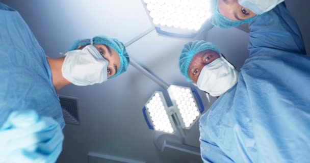 Cirugía Pov Equipo Médicos Quirófano Para Emergencias Ayuda Trabajo Equipo — Vídeos de Stock