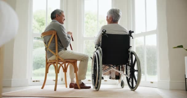Trauriger Älterer Mann Und Tod Seiner Frau Haus Mit Rollstuhl — Stockvideo