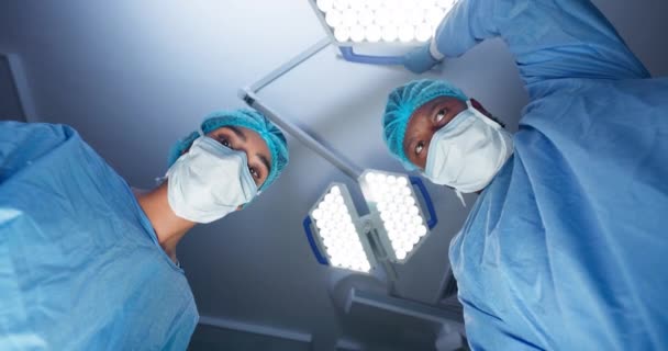 Νοσοκομείο Γιατρός Και Φώτα Για Χειρουργική Επέμβαση Χειρουργείο Και Μηχανή — Αρχείο Βίντεο
