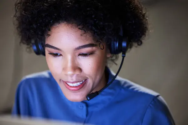 Bilgisayar Müşteri Hizmetleri Yüz Kadınları Danışmanlık Sohbet Banka Hesap Bilgilerini — Stok fotoğraf