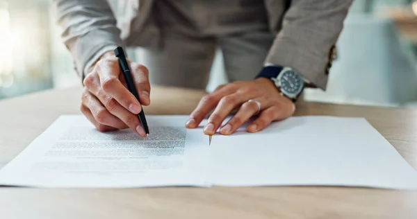 Assinatura Negócios Mãos Escrita Contrato Documentos Legais Para Aplicação Acordo — Fotografia de Stock