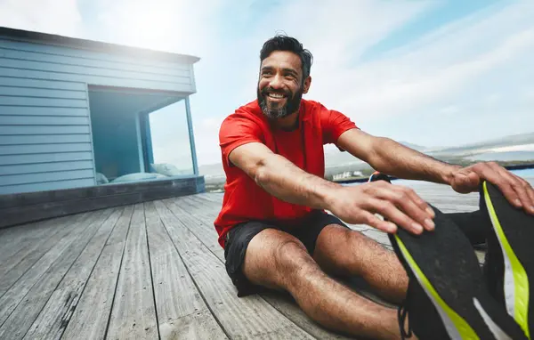 Man Benen Strekken Fitness Beginnen Rennen Racen Met Een Glimlach — Stockfoto