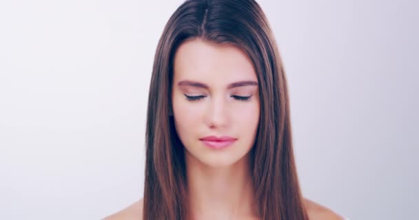 Maquillaje Cara Estudio Beso Mujer Feliz Para Bienestar Piel Tratamiento — Vídeos de Stock