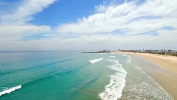 Strand Drón Óceán Hullámok Utazás Szörfözés Trópusi Táj Panorámás Kilátás — Stock videók