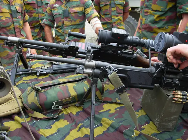 Machine Gun Hands Man Military Gear Training War Artillery Ammunition — Stock Photo, Image