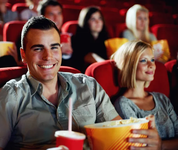 Cinema Portret Gelukkig Koppel Met Popcorn Samen Film Kijken Romantisch — Stockfoto