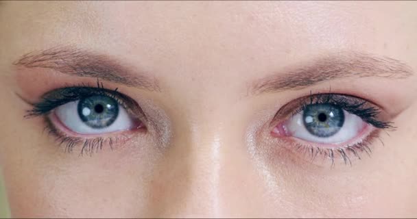 Azul Olhos Visão Cosméticos Com Mulher Rosto Lentes Contato Cuidados — Vídeo de Stock