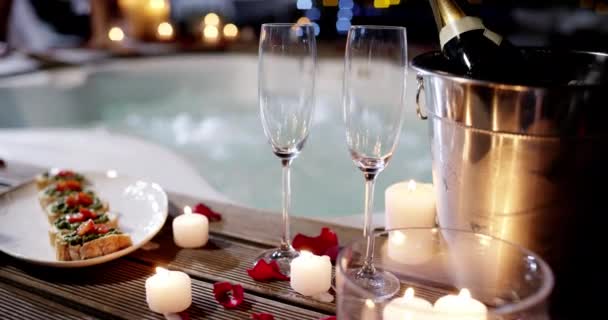 Champagne Vetro Cibo Vasca Idromassaggio Coppia Arrivano Entrare Romantico Legame — Video Stock