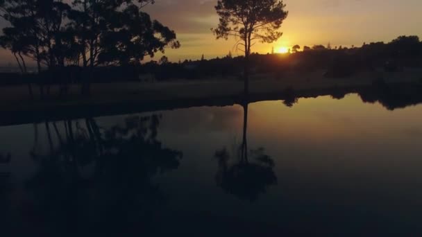 Drone Günbatımı Göl Kırsal Alanda Doğa Çevrede Ufukta Hava Manzarası — Stok video