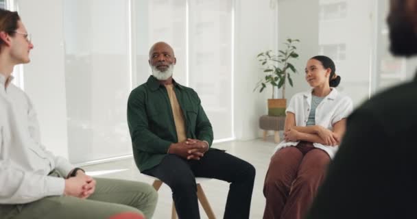 Siyahi Adam Psikoloji Terapi Grupları Ruh Sağlığı Yardım Tartışma Için — Stok video