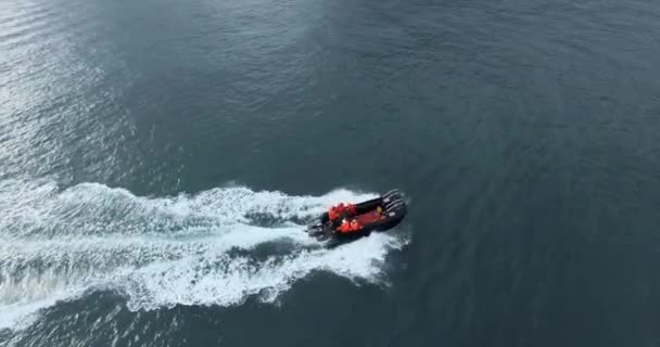 Море Подорожі Швидкісний Човен Хвилях Безпілотника Водою Фоном Повітряним Видом — стокове відео