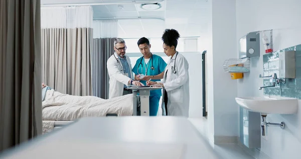 Gezondheidszorg Ziekenhuis Een Medisch Team Van Artsen Controleren Van Een — Stockfoto