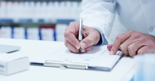 Farmasi Tangan Dokter Dan Tulisan Dalam Dokumen Surat Rujukan Dan — Stok Video