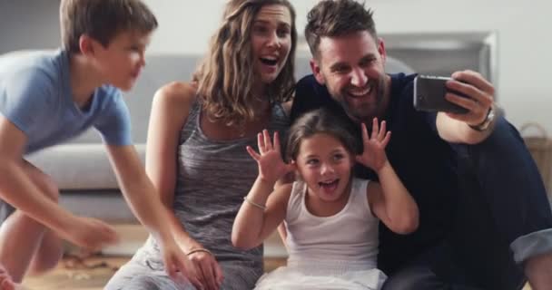 Selfie Glücklich Und Eltern Und Kinder Hause Für Soziale Medien — Stockvideo