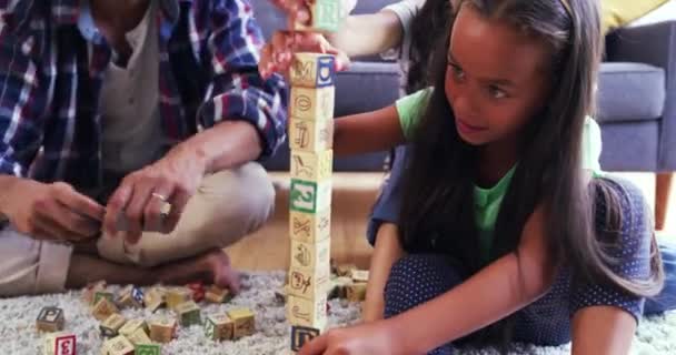 Rodzina Rodzice Dziecko Klockami Edukacja Stos Gry Więzi Zabawa Nauka — Wideo stockowe