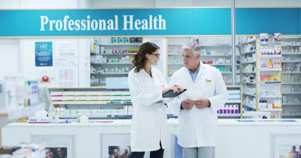 Apotheke Apotheker Und Tablette Für Teamarbeit Medizinisches Inventar Und Gesundheitswesen — Stockvideo