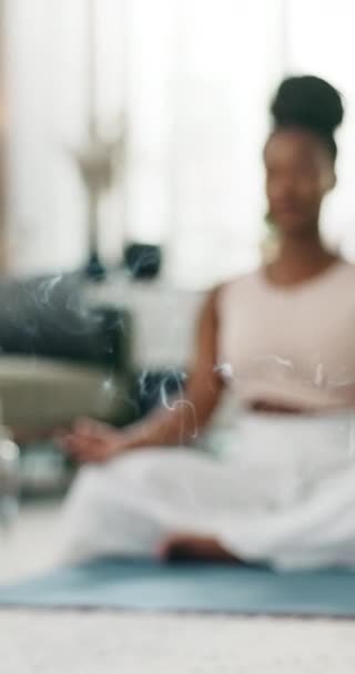 Yoga Incienso Mujer Meditación Casa Casa Estudio Para Bienestar Paz — Vídeo de stock