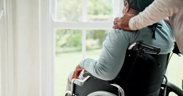 Wsparcie Kawa Czarna Kobieta Wózku Inwalidzkim Mężem Opieki Rano Strona — Wideo stockowe