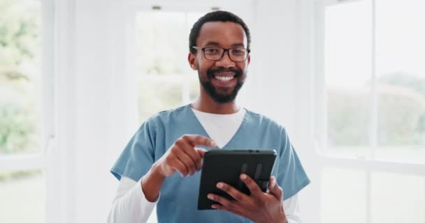 Smil Tablet Sort Mand Fysioterapeut Kontor Eller Sundhedspleje Behandling Eller – Stock-video