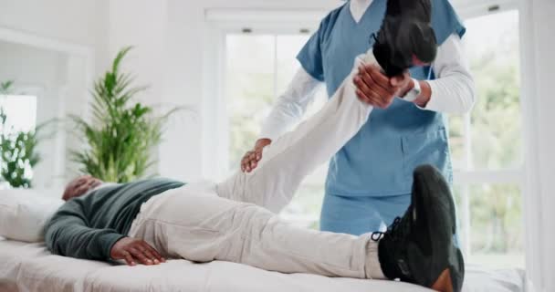 Физиотерапия Хиропрактик Пациент Растяжение Ног Здоровьем Телом Травма Помощь Доверие — стоковое видео