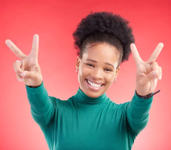 Feliz Retrato Mujer Negra Con Las Manos Paz Estudio Con —  Fotos de Stock