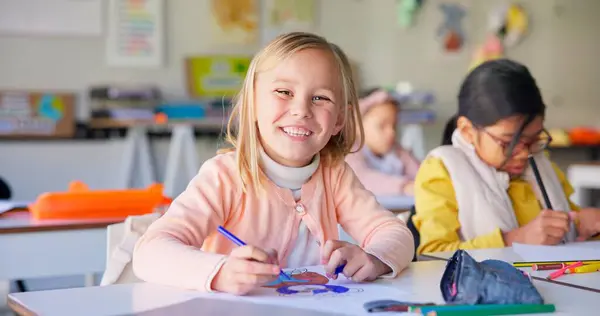 Sonríe Escribe Estudia Con Una Chica Aula Para Aprender Conocer — Foto de Stock