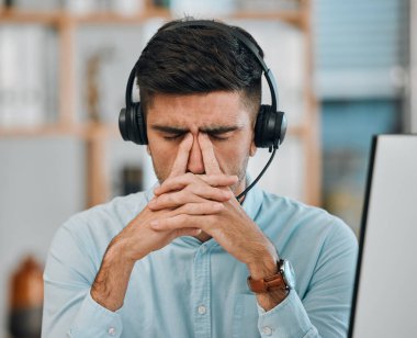 Stres, çağrı merkezi ve müşteri hizmetleri acılı, tükenmiş ya da kaygılı bir adamın baş ağrısı. Yüz, hayal kırıklığına uğramış ve yorgun pazarlamacı meydan okumaya, müşteri problemine ve hataya göre yorgunluğa danışır.