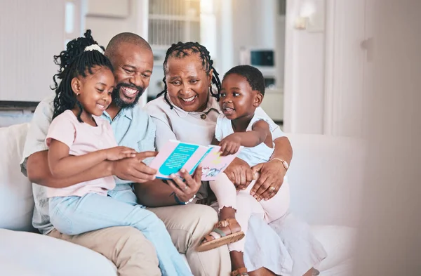 Learning Reading Book Black Children Grandparents Sofa Home Living Room — Stock Photo, Image